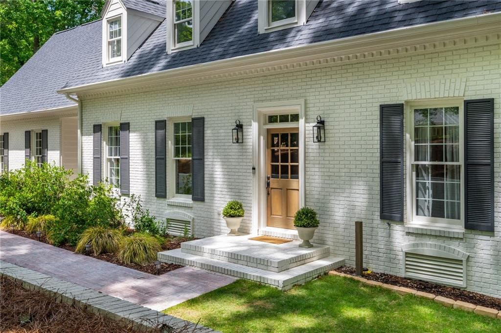 5 bedroom, 4 bathroom, 4,412 sq ft single family residence under contract at 1250 Northcliff Trace, Roswell, GA 30076 — photo 2