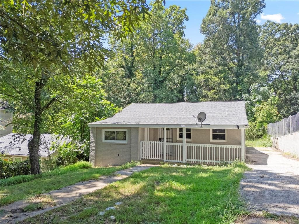 3 bedroom, 2 bathroom, 919 sq ft single family residence for sale at 2821 7th Street, Atlanta, GA 30315