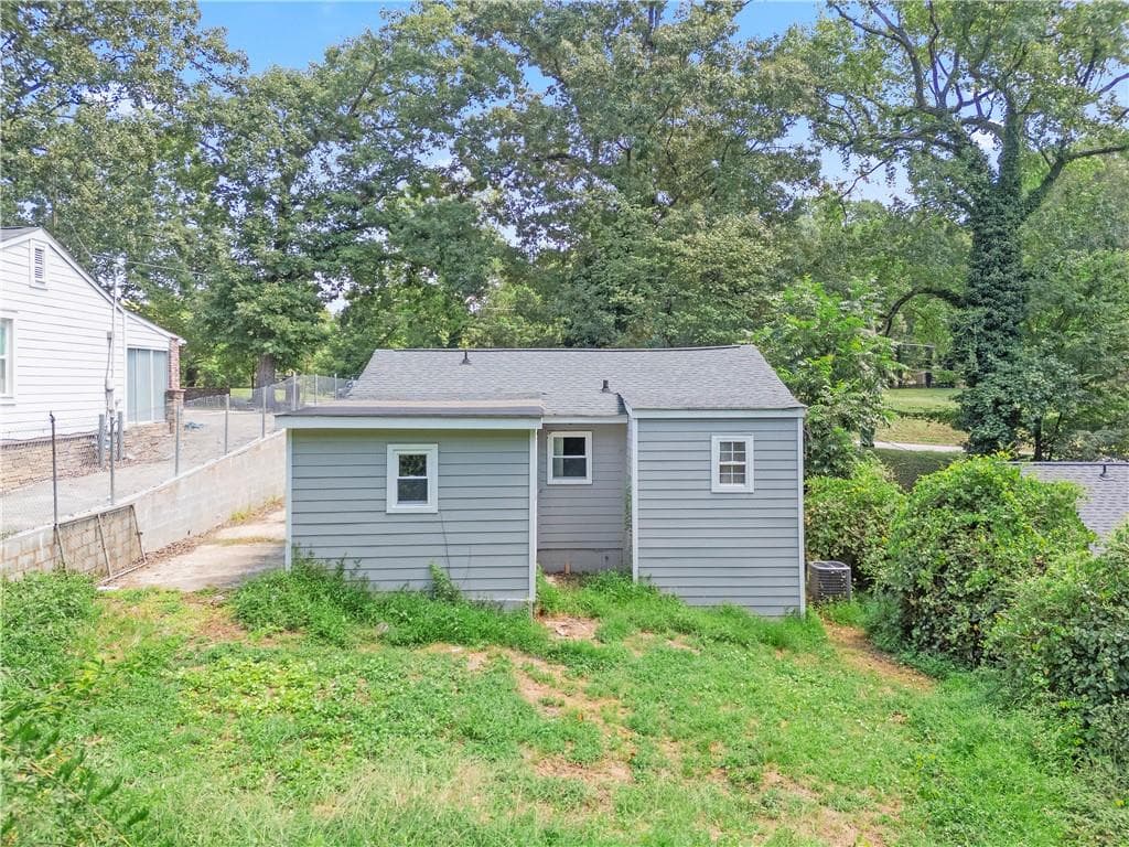 3 bedroom, 2 bathroom, 919 sq ft single family residence for sale at 2821 7th Street, Atlanta, GA 30315 — photo 6