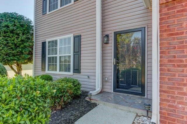 3 bedroom, 3 bathroom, 1,752 sq ft single family residence under contract at 971 Sugar Oak Lane, Lawrenceville, GA 30043 — photo 2