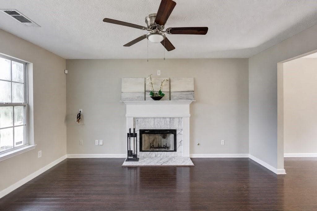 3 bedroom, 3 bathroom, 1,752 sq ft single family residence under contract at 971 Sugar Oak Lane, Lawrenceville, GA 30043 — photo 4