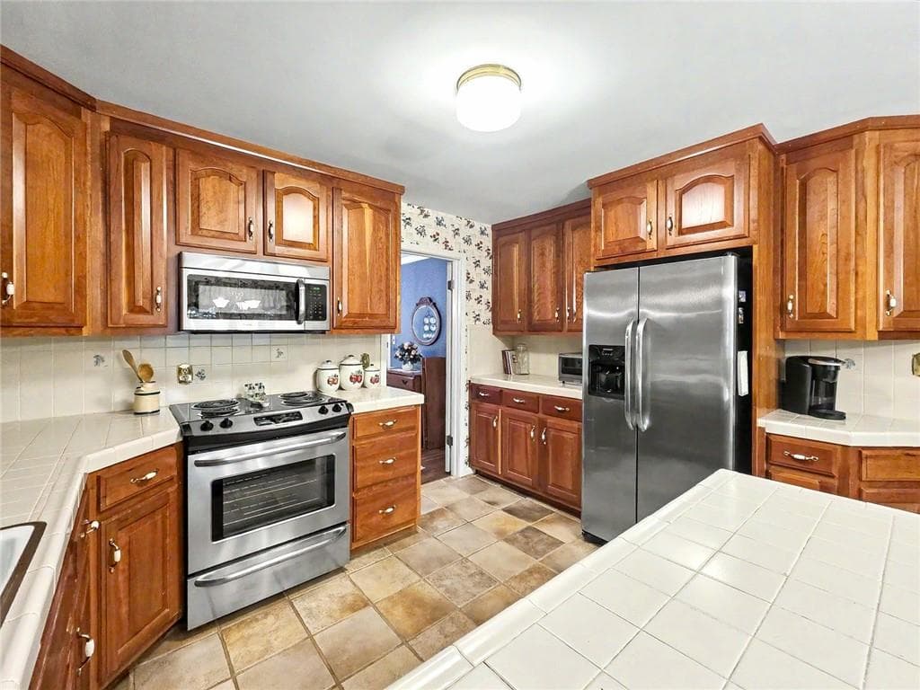 4 bedroom, 4 bathroom, 2,796 sq ft single family residence under contract at 3479 Castleridge Drive, Tucker, GA 30084 — photo 6