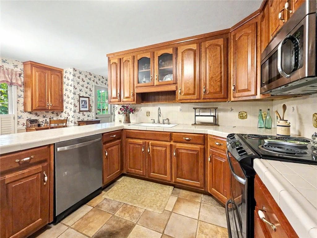 4 bedroom, 4 bathroom, 2,796 sq ft single family residence under contract at 3479 Castleridge Drive, Tucker, GA 30084 — photo 7