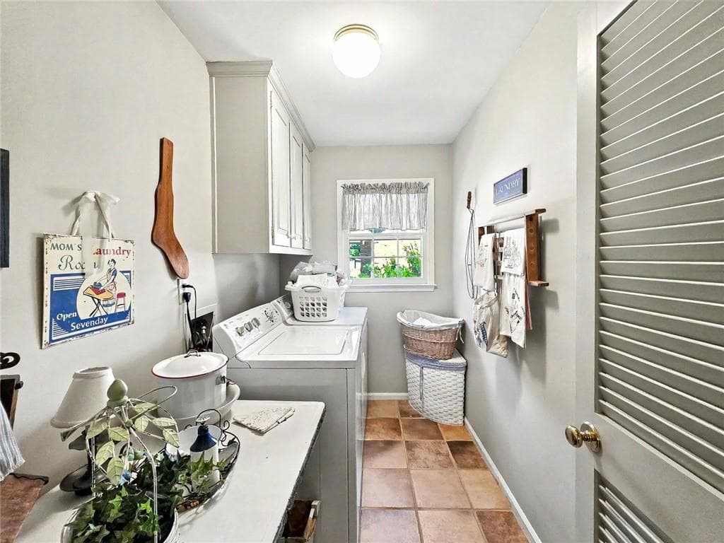 4 bedroom, 4 bathroom, 2,796 sq ft single family residence under contract at 3479 Castleridge Drive, Tucker, GA 30084 — photo 8