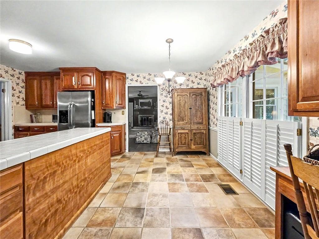 4 bedroom, 4 bathroom, 2,796 sq ft single family residence under contract at 3479 Castleridge Drive, Tucker, GA 30084 — photo 9