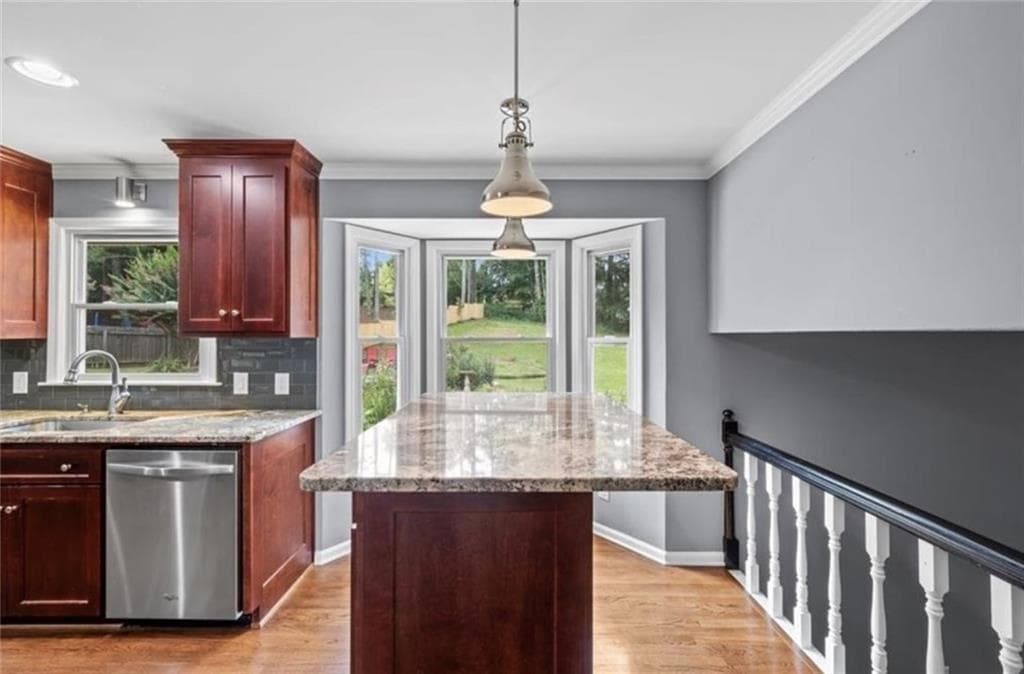 4 bedroom, 3 bathroom, 1,367 sq ft single family residence for sale at 392 Heritage Lane, Alpharetta, GA 30009 — photo 7