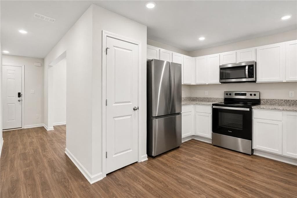 5 bedroom, 3 bathroom, 2,232 sq ft single family residence for sale at 626 Tudor Street, Kingston, GA 30145 — photo 3