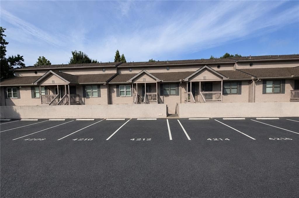 2 bedroom, 2 bathroom, 1,424 sq ft condominium under contract at 4212 Stillwater Drive, Duluth, GA 30096