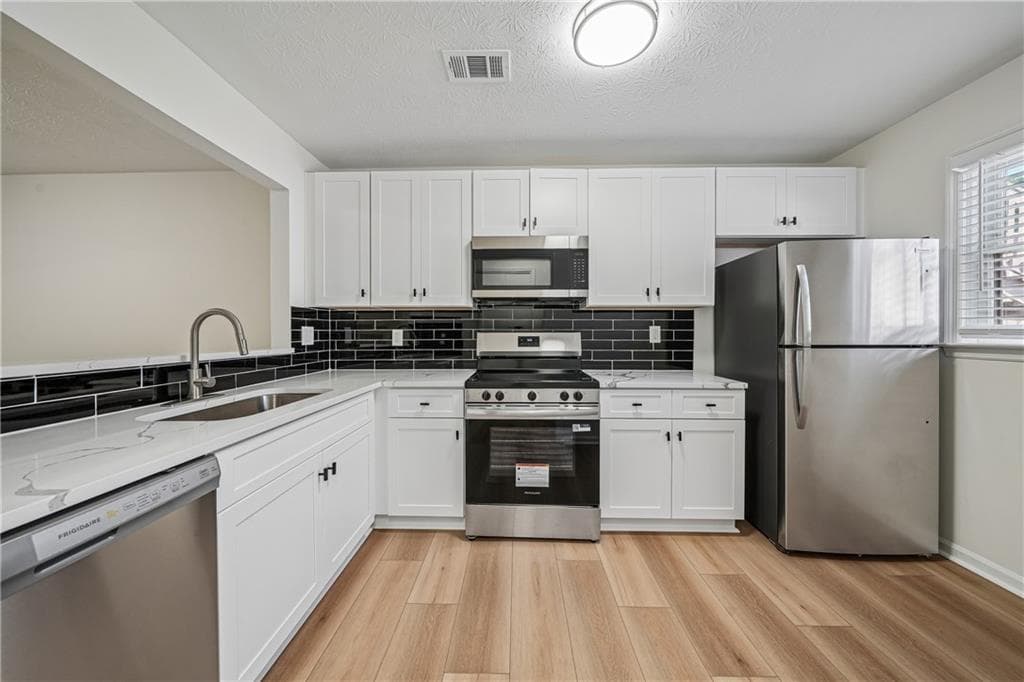 2 bedroom, 2 bathroom, 1,424 sq ft condominium under contract at 4212 Stillwater Drive, Duluth, GA 30096 — photo 2