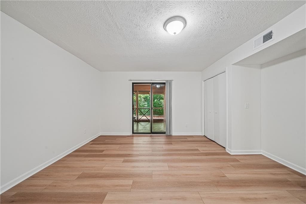 2 bedroom, 2 bathroom, 1,424 sq ft condominium under contract at 4212 Stillwater Drive, Duluth, GA 30096 — photo 3