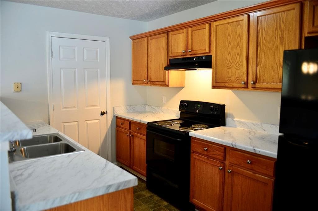 3 bedroom, 2 bathroom, 1,170 sq ft single family residence for sale at 4256 Viewpoint Lane, Ellenwood, GA 30294 — photo 3
