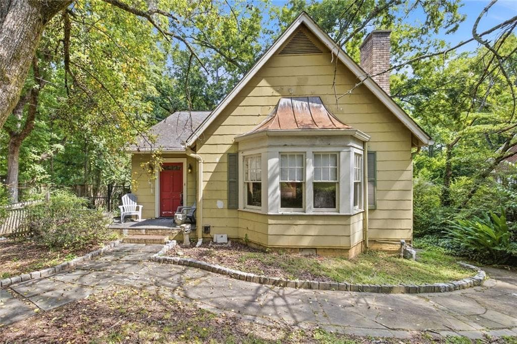 4 bedroom, 2 bathroom, 1,363 sq ft single family residence under contract at 1215 Morningside Drive, Gainesville, GA 30501
