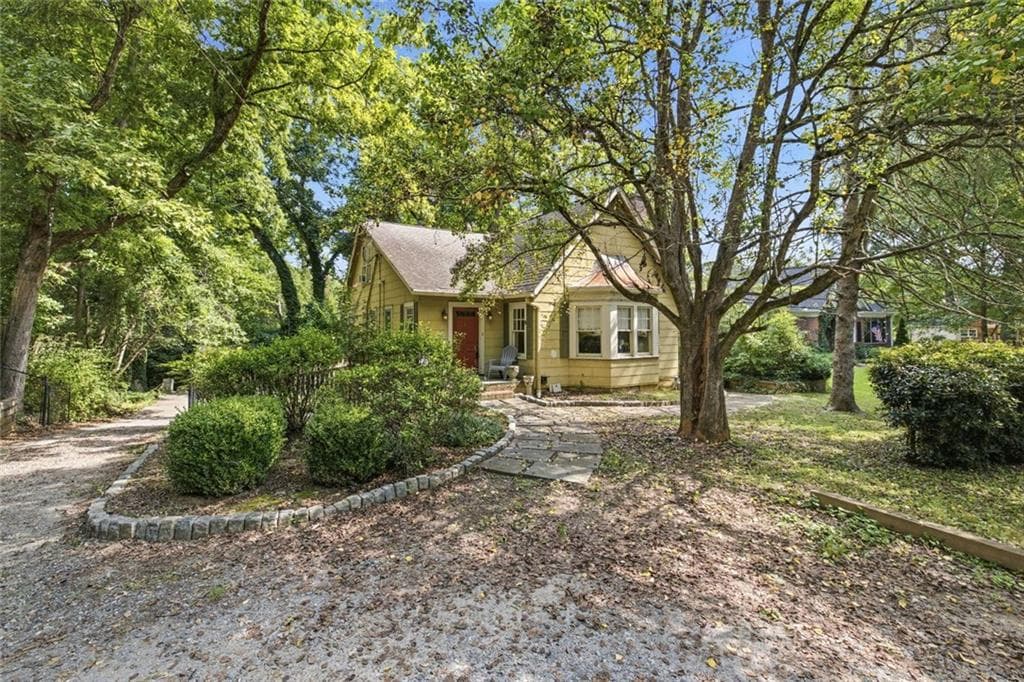 4 bedroom, 2 bathroom, 1,363 sq ft single family residence under contract at 1215 Morningside Drive, Gainesville, GA 30501 — photo 4