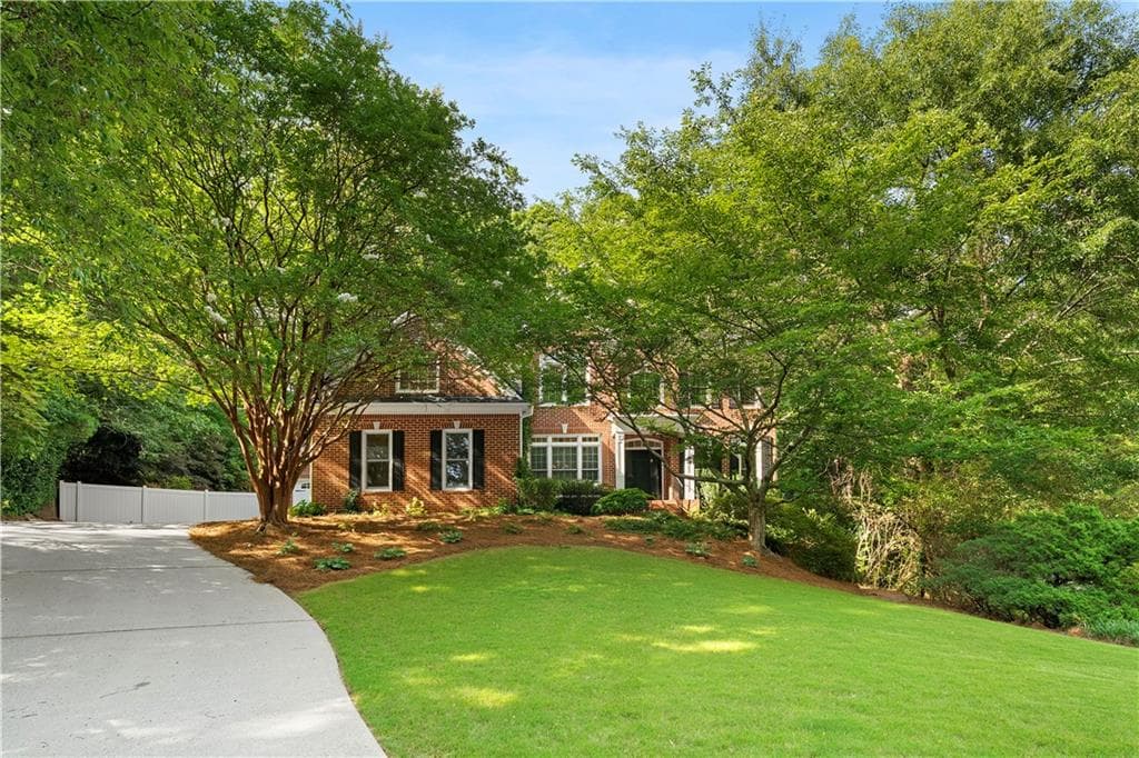 5 bedroom, 5 bathroom, 4,813 sq ft single family residence under contract at 1891 Cedar Cliff Drive, Smyrna, GA 30080 — photo 2