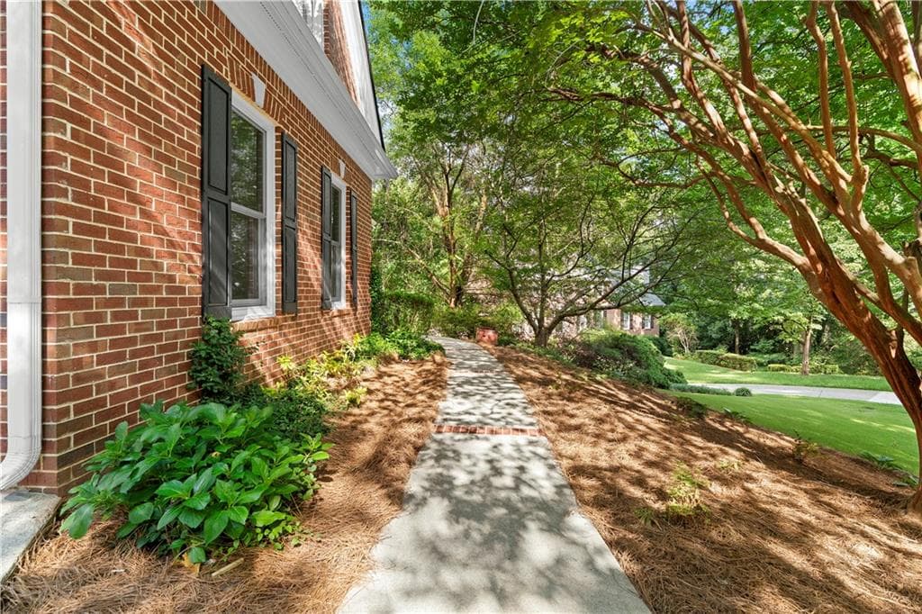 5 bedroom, 5 bathroom, 4,813 sq ft single family residence under contract at 1891 Cedar Cliff Drive, Smyrna, GA 30080 — photo 4