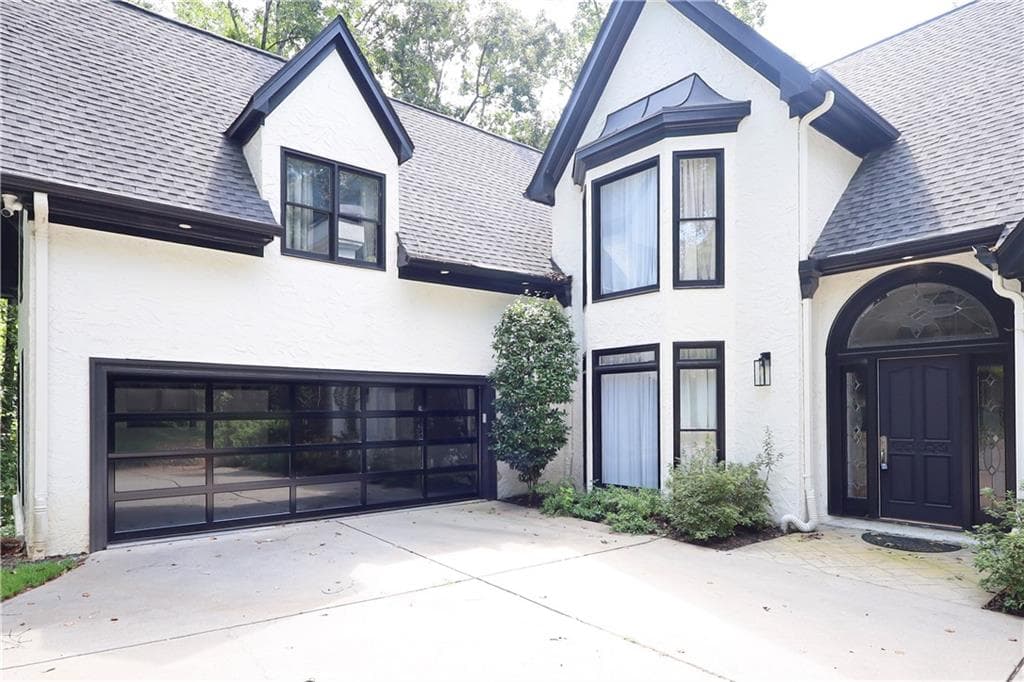 6 bedroom, 5 bathroom, 7,100 sq ft single family residence for rent at 700 S Brighton Court, Atlanta, GA 30327 for $11,900 a month — photo 3