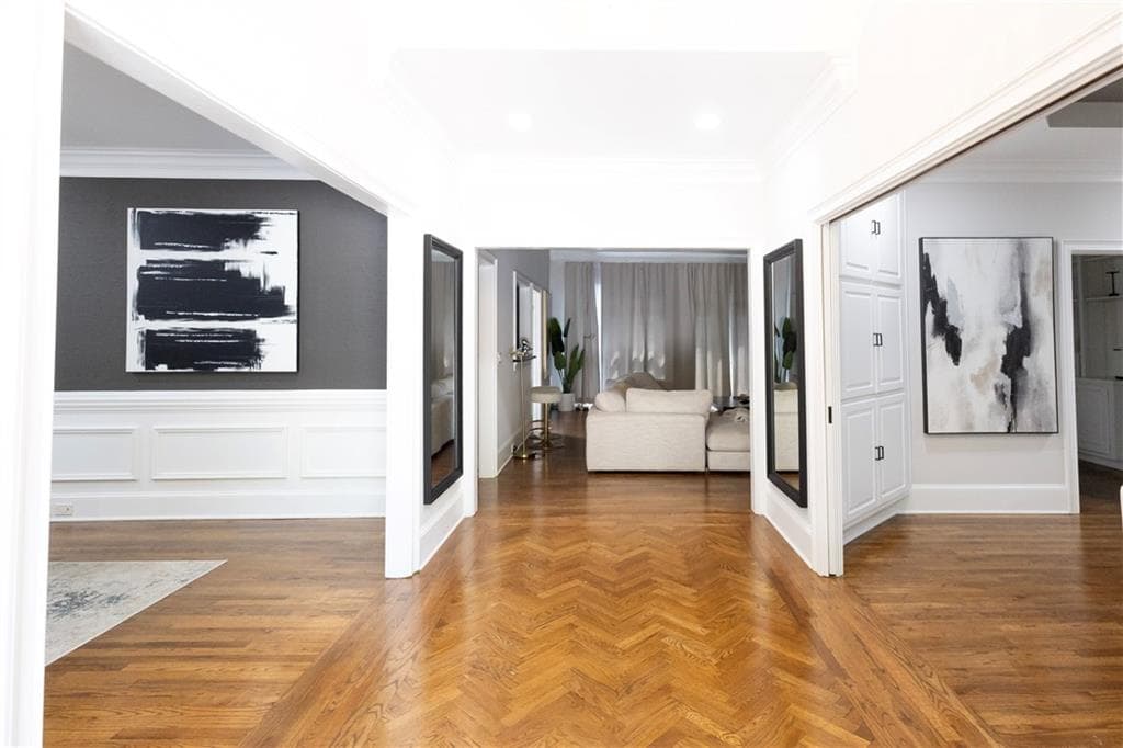 6 bedroom, 5 bathroom, 7,100 sq ft single family residence for rent at 700 S Brighton Court, Atlanta, GA 30327 for $11,900 a month — photo 6