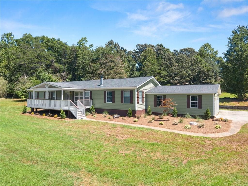 4 bedroom, 3 bathroom, 2,280 sq ft single family residence for sale at 82 Bobbys Drive, Cleveland, GA 30528 — photo 3