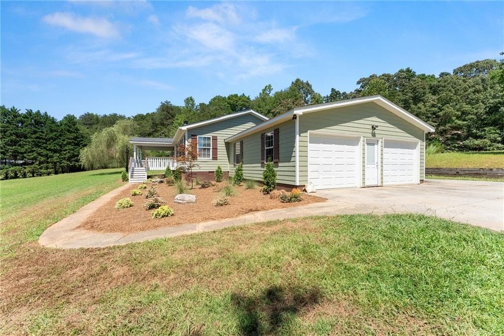 4 bedroom, 3 bathroom, 2,280 sq ft single family residence for sale at 82 Bobbys Drive, Cleveland, GA 30528 — photo 4