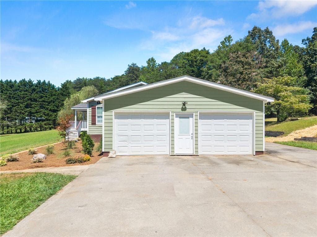 4 bedroom, 3 bathroom, 2,280 sq ft single family residence for sale at 82 Bobbys Drive, Cleveland, GA 30528 — photo 5