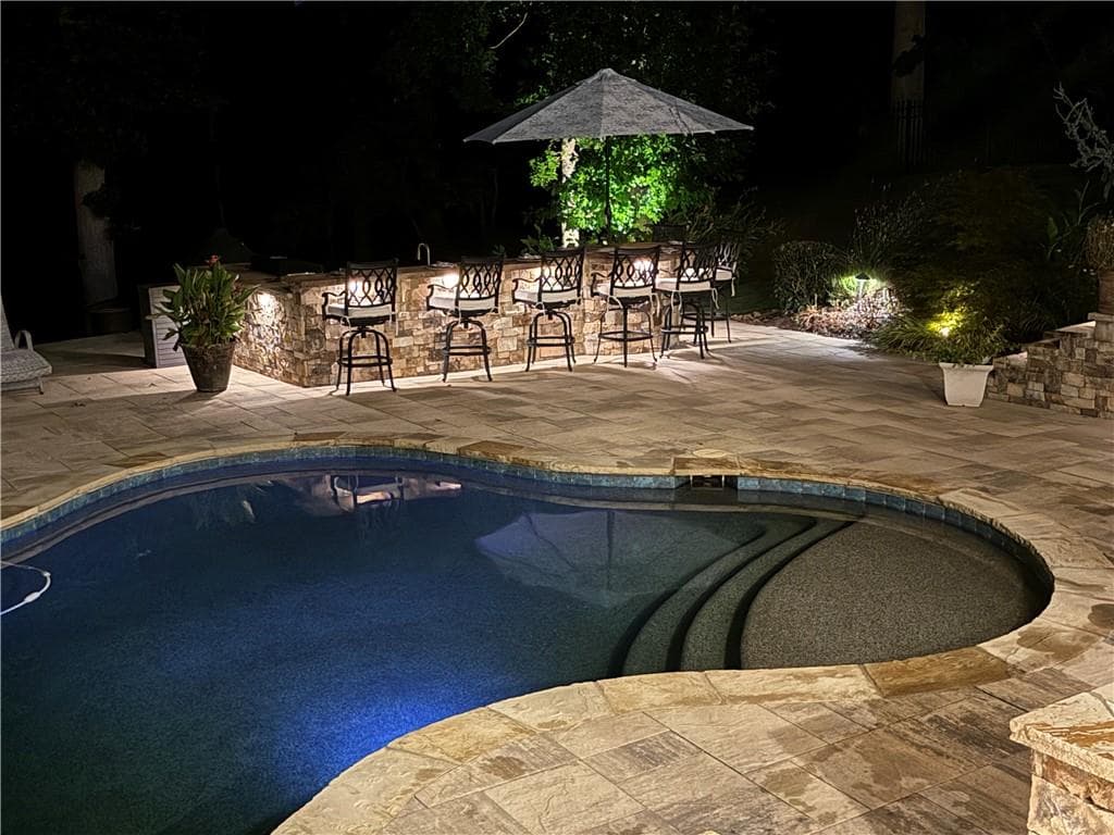 5 bedroom, 5 bathroom, 6,129 sq ft single family residence for sale at 4768 Ardmore Lane, Hoschton, GA 30548 — photo 4
