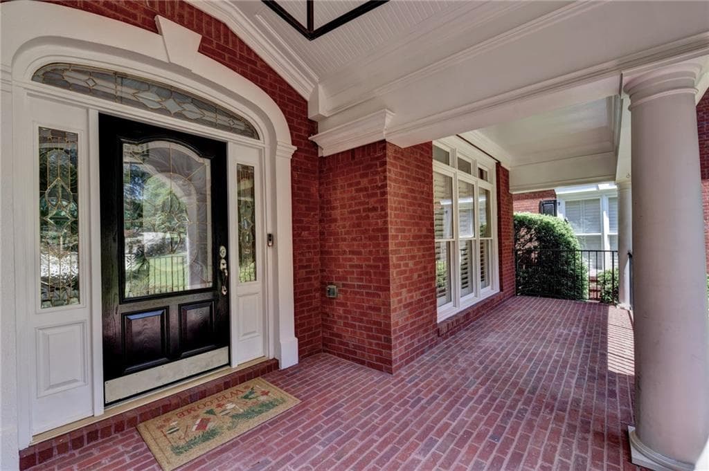 5 bedroom, 5 bathroom, 6,753 sq ft single family residence for sale at 7040 Laurel Oak Drive, Suwanee, GA 30024 — photo 4