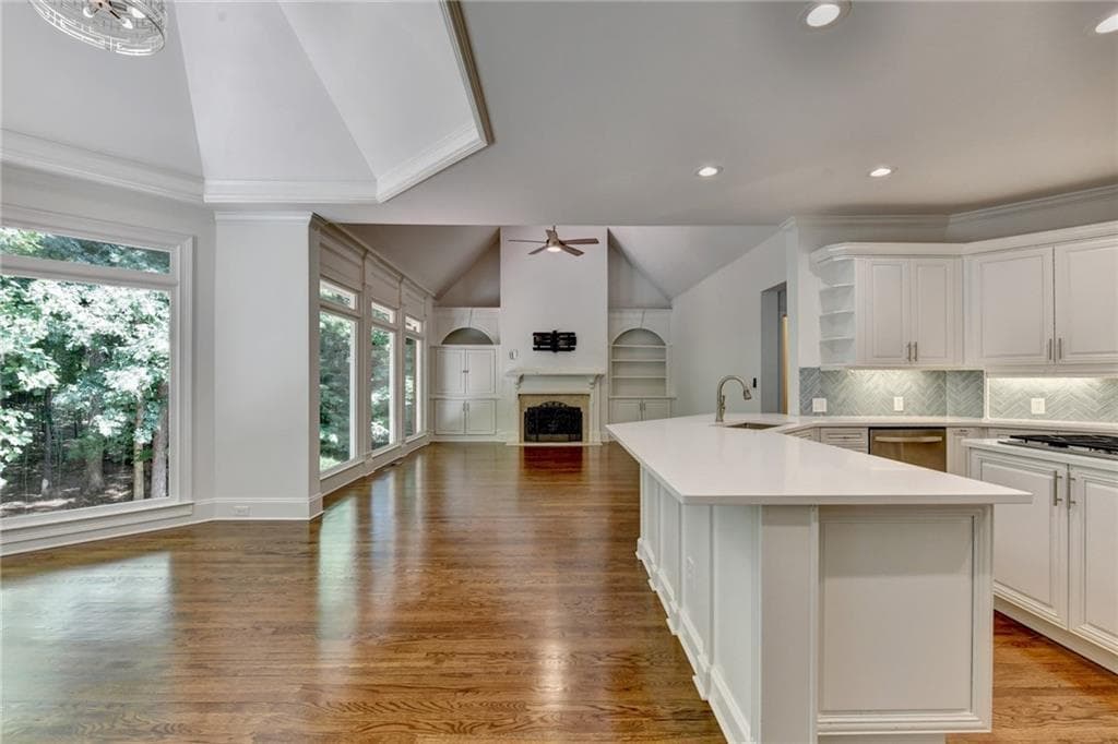 5 bedroom, 5 bathroom, 6,753 sq ft single family residence for sale at 7040 Laurel Oak Drive, Suwanee, GA 30024 — photo 8