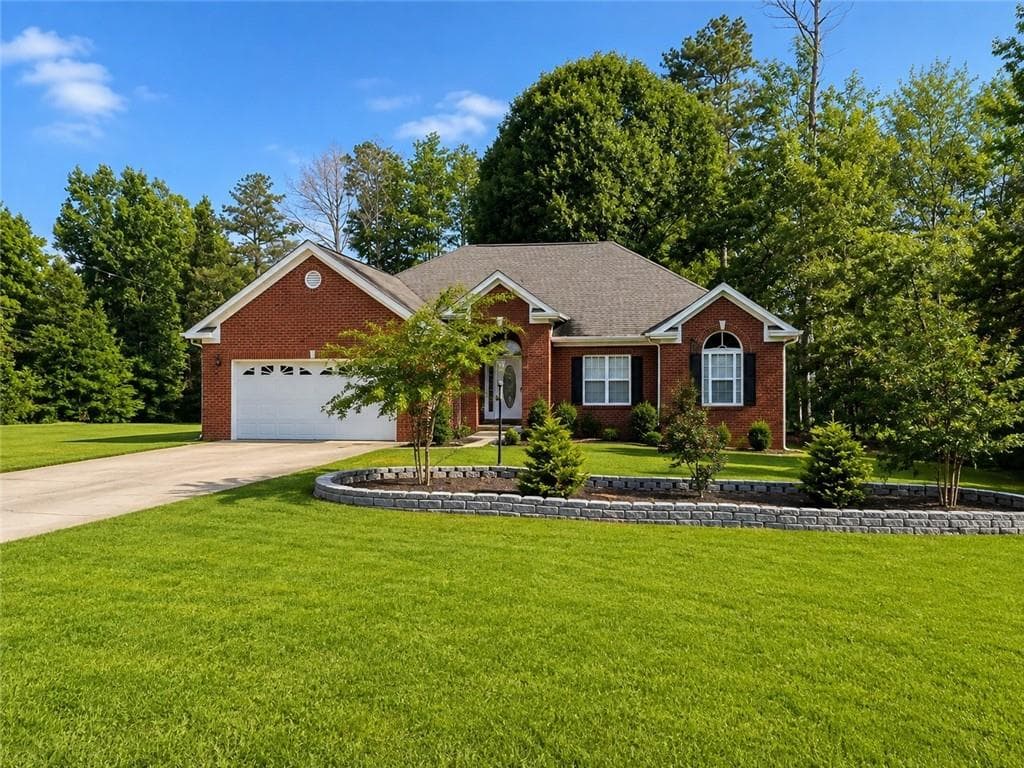 3 bedroom, 2 bathroom, 1,903 sq ft home for sale at 136 Eagles Nest Circle, Carrollton, GA