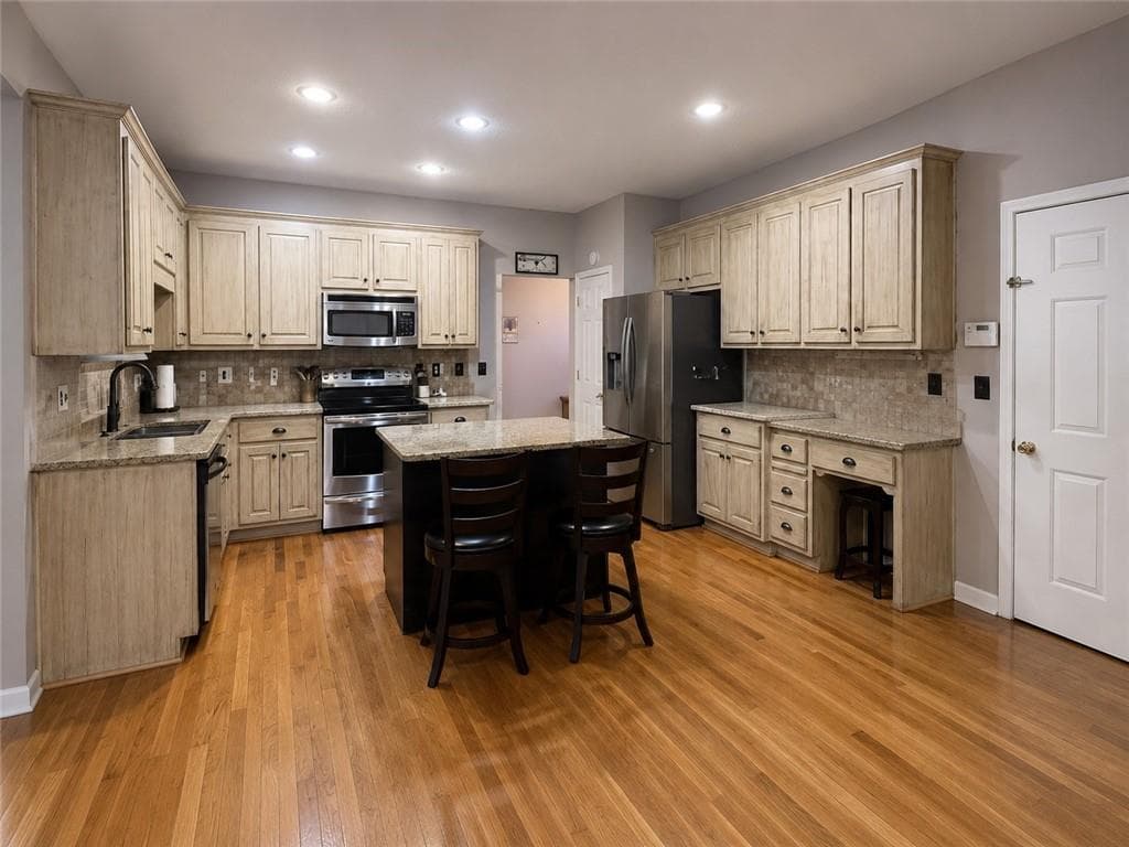 3 bedroom, 2 bathroom, 1,903 sq ft single family residence for sale at 136 Eagles Nest Circle, Carrollton, GA 30116 — photo 9
