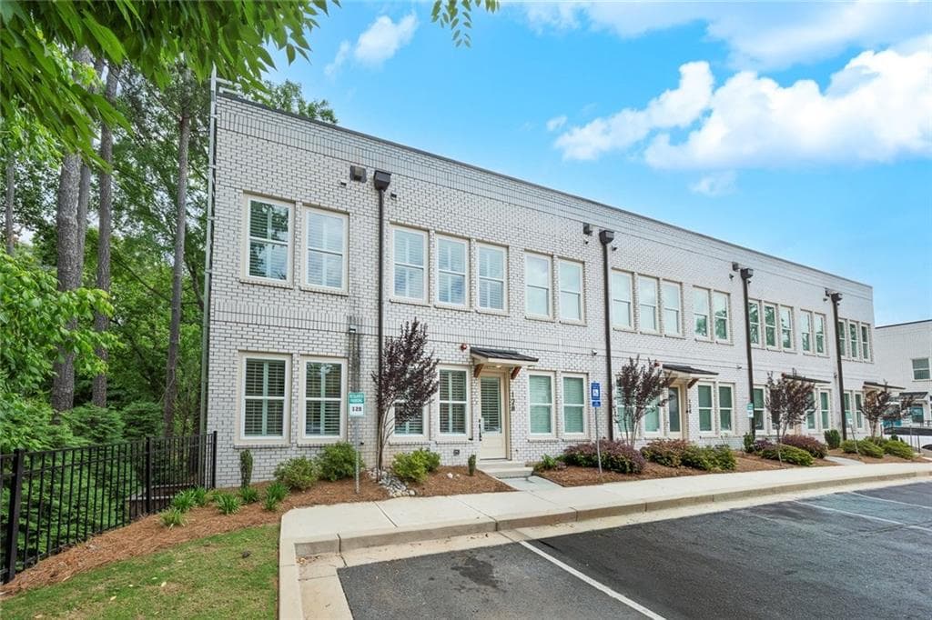 2 bedroom, 2 bathroom, 1,152 sq ft townhouse for rent at 9040 Main Street 128, Woodstock, GA 30188 for $2,400 a month — photo 2