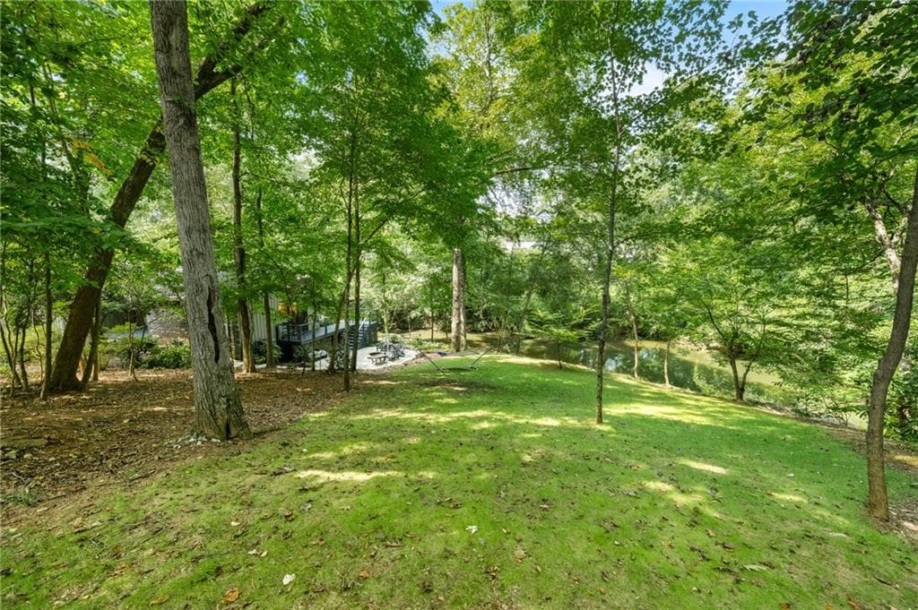 3 bedroom, 3 bathroom, 2,200 sq ft single family residence for sale at 460 Valley Green Drive, Atlanta, GA 30342 — photo 4