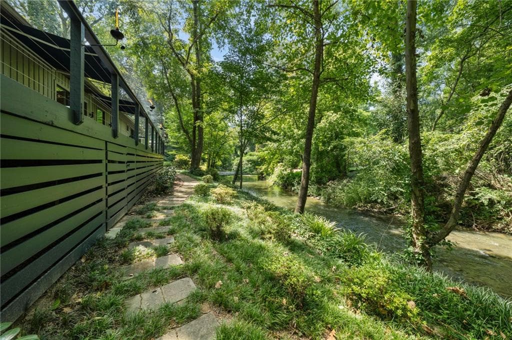 3 bedroom, 3 bathroom, 2,200 sq ft single family residence for sale at 460 Valley Green Drive, Atlanta, GA 30342 — photo 5