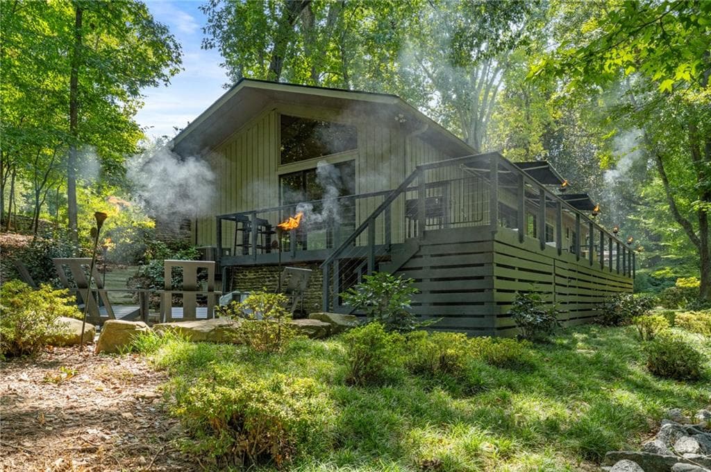 3 bedroom, 3 bathroom, 2,200 sq ft single family residence for sale at 460 Valley Green Drive, Atlanta, GA 30342 — photo 3