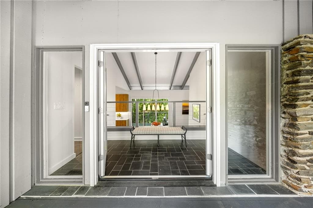 3 bedroom, 3 bathroom, 2,200 sq ft single family residence for sale at 460 Valley Green Drive, Atlanta, GA 30342 — photo 7