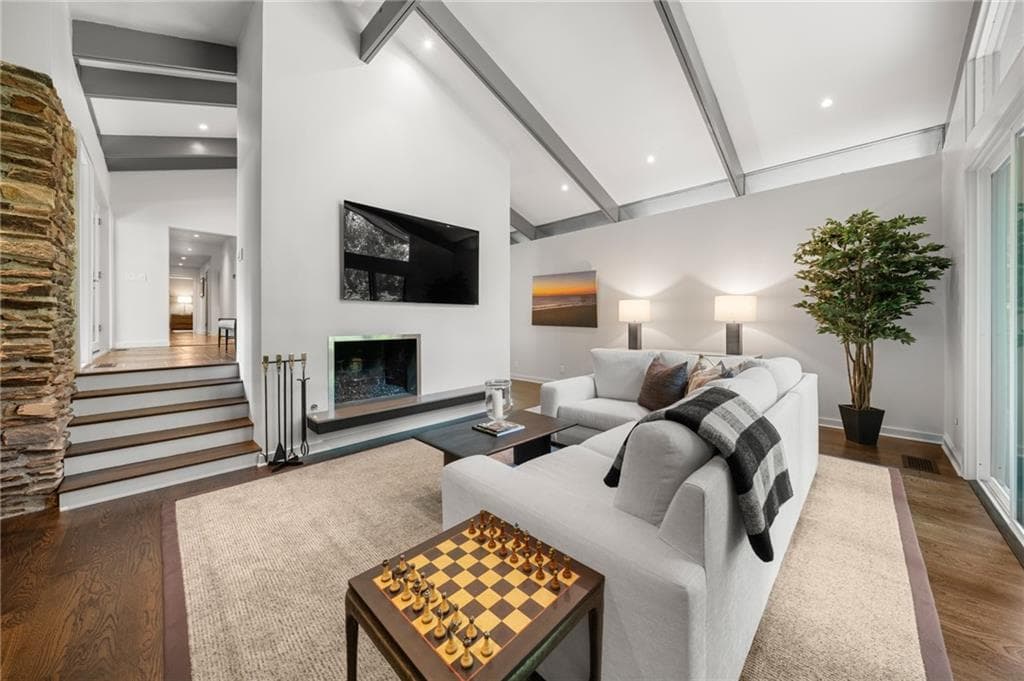 3 bedroom, 3 bathroom, 2,200 sq ft single family residence for sale at 460 Valley Green Drive, Atlanta, GA 30342 — photo 10