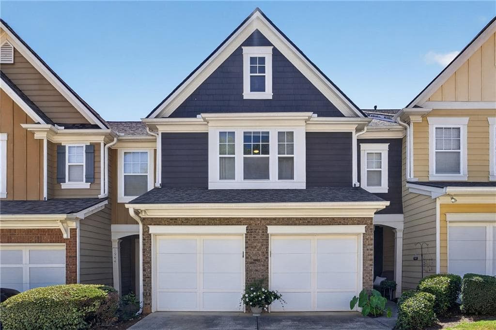 3 bedroom, 3 bathroom, 1,996 sq ft townhouse for sale at 1942 Lake Heights Circle 17, Kennesaw, GA 30152 — photo 1 of 30