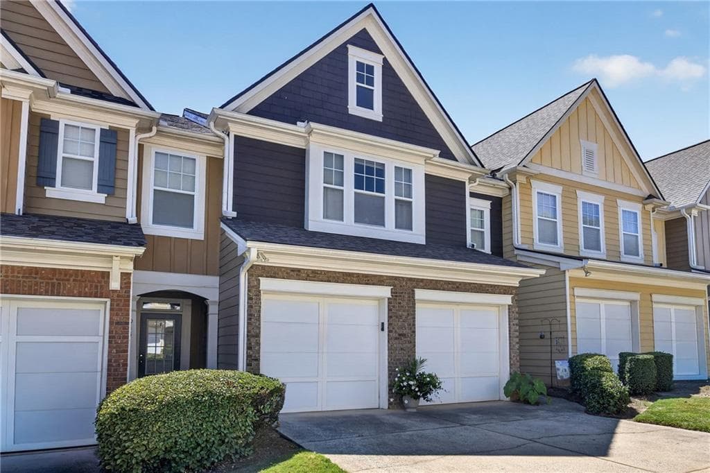 3 bedroom, 3 bathroom, 1,996 sq ft townhouse for sale at 1942 Lake Heights Circle 17, Kennesaw, GA 30152 — photo 2