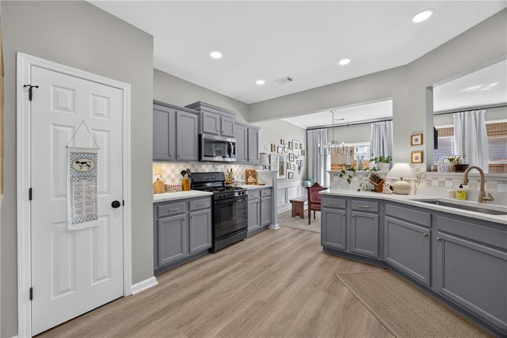 3 bedroom, 3 bathroom, 1,996 sq ft townhouse for sale at 1942 Lake Heights Circle 17, Kennesaw, GA 30152 — photo 4