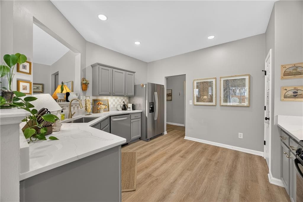 3 bedroom, 3 bathroom, 1,996 sq ft townhouse for sale at 1942 Lake Heights Circle 17, Kennesaw, GA 30152 — photo 5