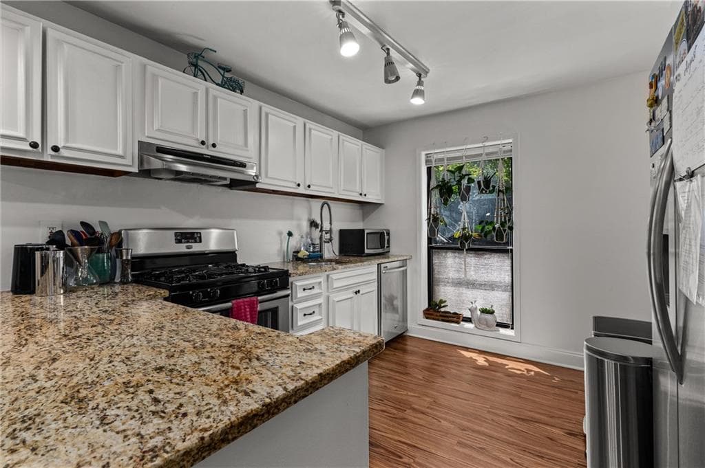 2 bedroom, 2 bathroom, 1,268 sq ft condominium under contract at 2403 Cumberland Court, Smyrna, GA 30080 — photo 10
