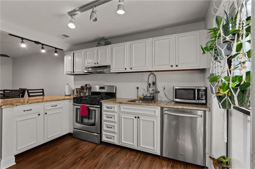 2 bedroom, 2 bathroom, 1,268 sq ft condominium under contract at 2403 Cumberland Court, Smyrna, GA 30080 — photo 8