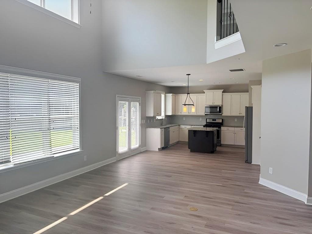 5 bedroom, 4 bathroom, 2,767 sq ft single family residence for sale at 4325 Jeston Court, Cumming, GA 30028 — photo 2