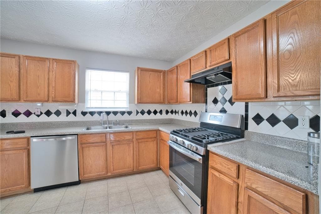 4 bedroom, 3 bathroom, 2,697 sq ft single family residence under contract at 612 Parkside Place Drive, Mcdonough, GA 30253 — photo 9