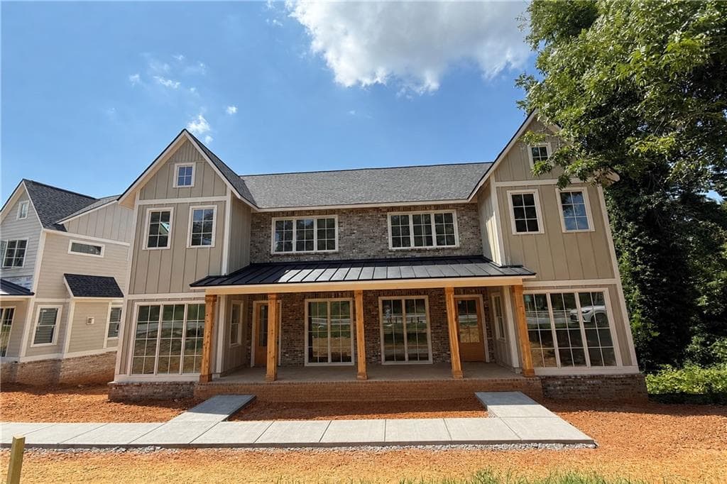 4 bedroom, 4 bathroom, 2,472 sq ft townhouse for sale at 1053 Riverside Drive, Gainesville, GA 30501