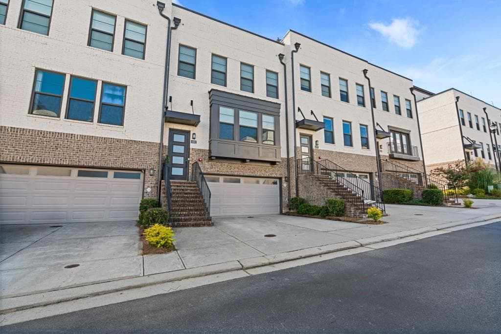 4 bedroom, 5 bathroom, 3,100 sq ft townhouse for sale at 4382 Benfield Way, Smyrna, GA 30080 — photo 1 of 47