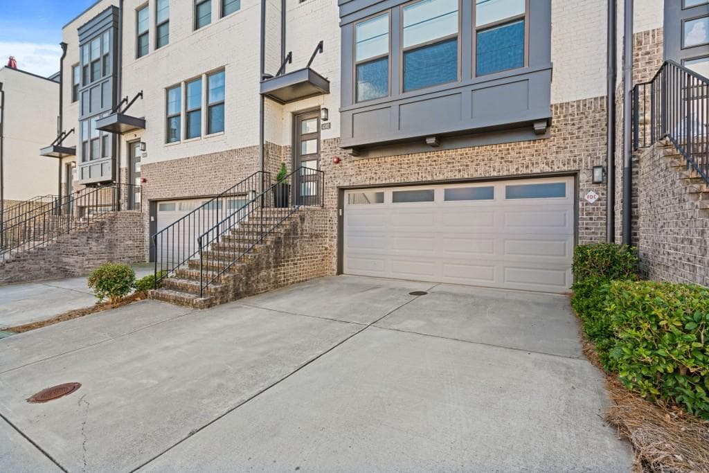 4 bedroom, 5 bathroom, 3,100 sq ft townhouse for sale at 4382 Benfield Way, Smyrna, GA 30080 — photo 2