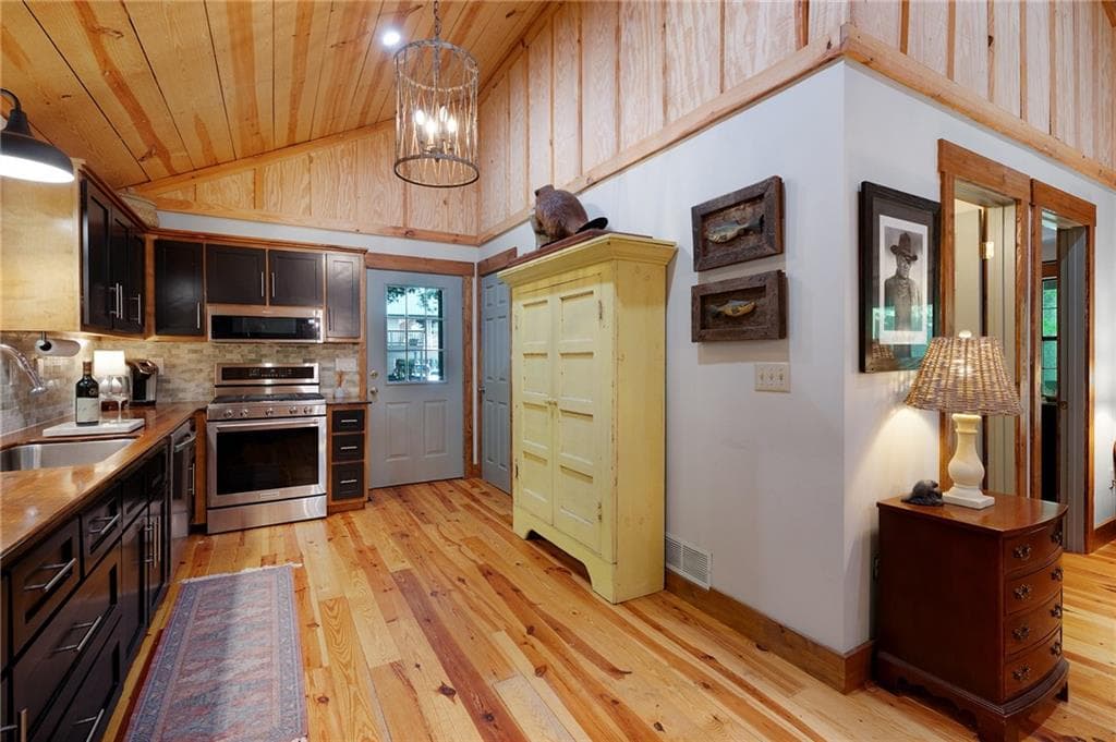 2 bedroom, 2 bathroom, 1,120 sq ft single family residence for sale at 22 Noel Lane, Ellijay, GA 30540 — photo 4