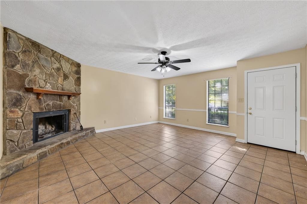 3 bedroom, 2 bathroom, 1,212 sq ft single family residence for sale at 5350 Greenhedge Trail, Stone Mountain, GA 30088 — photo 5