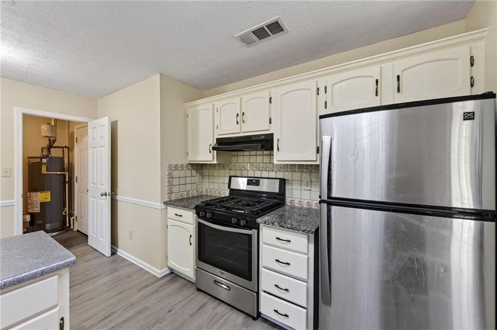 3 bedroom, 2 bathroom, 1,212 sq ft single family residence for sale at 5350 Greenhedge Trail, Stone Mountain, GA 30088 — photo 6