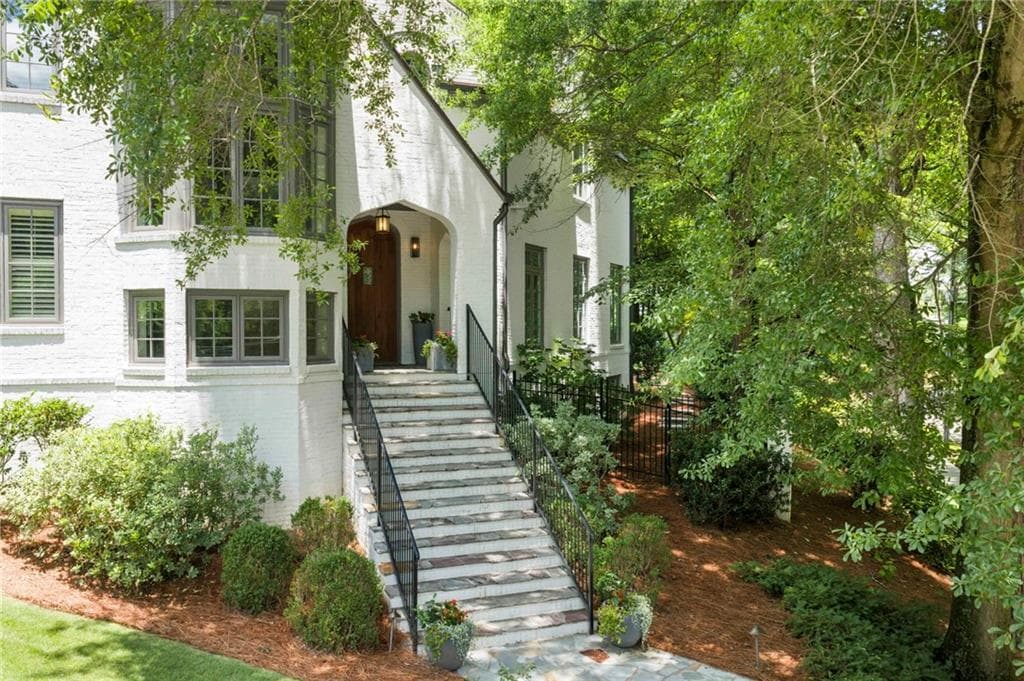5 bedroom, 6 bathroom, 5,073 sq ft single family residence for sale at 1610 W Sussex Road, Atlanta, GA 30306 — photo 4